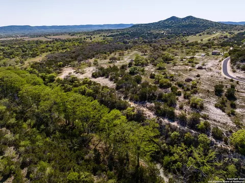 View/Area - 816 Cornelius Rd, Utopia, TX 78884 photo 4 of 12