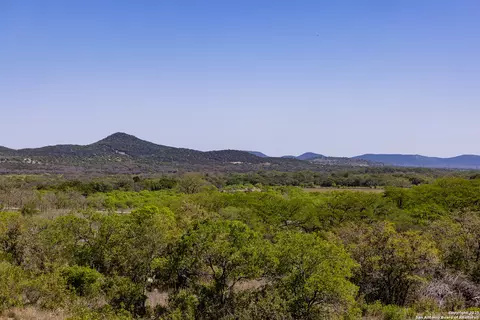 View/Area - 816 Cornelius Rd, Utopia, TX 78884 photo 5 of 12