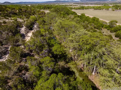 View/Area - 816 Cornelius Rd, Utopia, TX 78884 photo 2 of 12