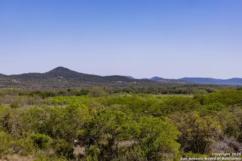 View/Area - 816 Cornelius Rd, Utopia, TX 78884 photo 8 of 14