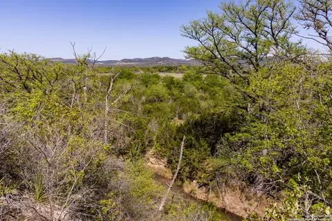 View/Area - 816 Cornelius Rd, Utopia, TX 78884 photo 3 of 12