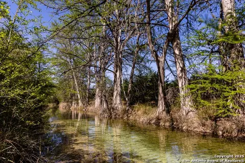 View/Area - 816 Cornelius Rd, Utopia, TX 78884 photo 5 of 14