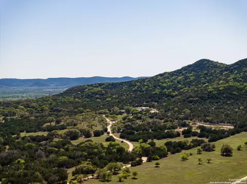 View/Area - 816 Cornelius Rd, Utopia, TX 78884 photo 11 of 12