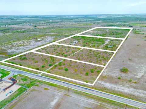 13953 Fm 1344, Falls City, TX 78113