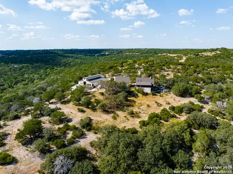 320 Overland Trl W, Hunt, TX 78024