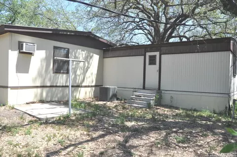 707 Devine, Devine, TX 78016 photo 7