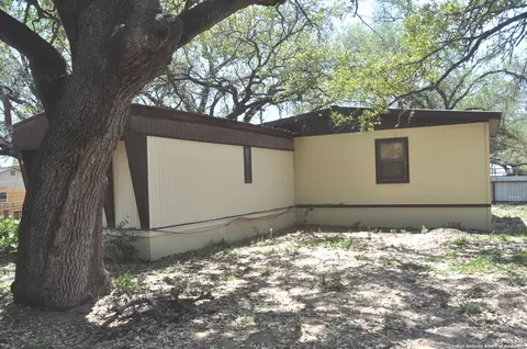 707 Devine, Devine, TX 78016 photo 8