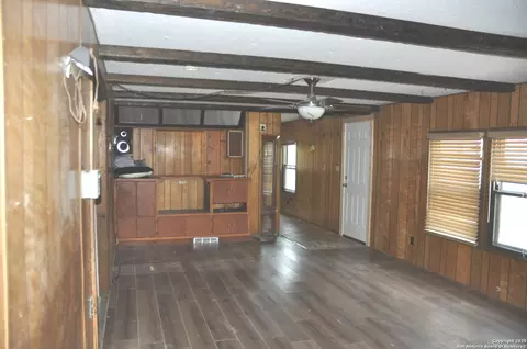 707 Devine, Devine, TX 78016 photo 5
