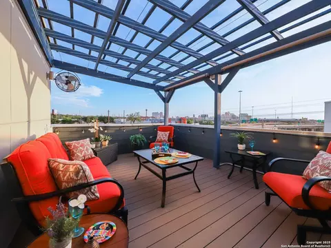 1606 N Hackberry #201, San Antonio, TX 78208