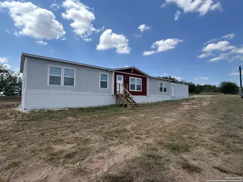 1038 County Road 329, Floresville, TX 78114