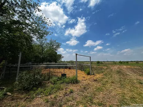 Exterior - 304 County Road 6611, Devine, TX 78016 photo 2 of 2