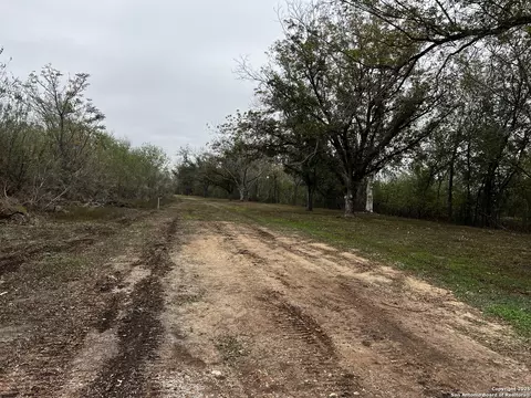 Other - 304 County Road 6611, Devine, TX 78016 photo 24 of 25