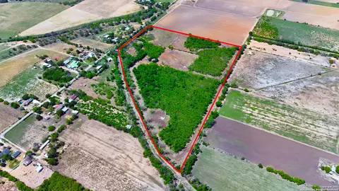 View/Area - 304 County Road 6611, Devine, TX 78016 photo 4 of 6