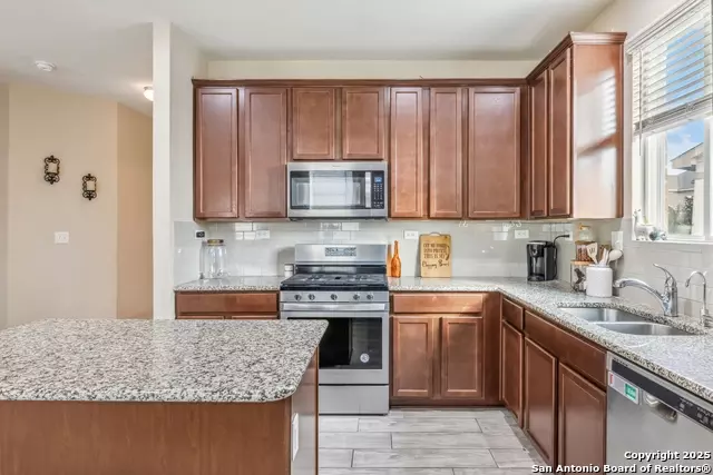 Kitchen - 14115 Knob Crk, San Antonio, TX 78245 photo 1 of 2