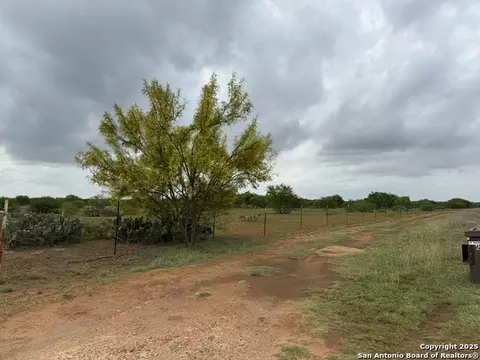 8762 Fm 140, Charlotte, TX 78011