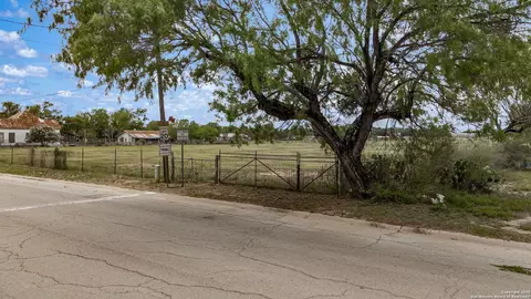 Other - tbd N Windy Knl, Devine, TX 78016 photo 2 of 3