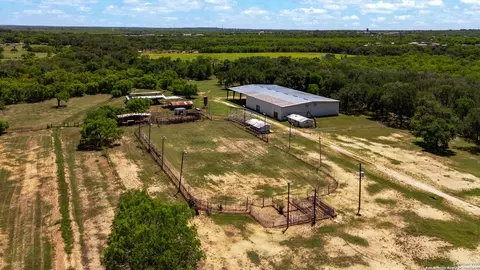11224 Atkins Rd, Atascosa, TX 78002