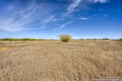 000 Ernst Rd, Pleasanton, TX 78064