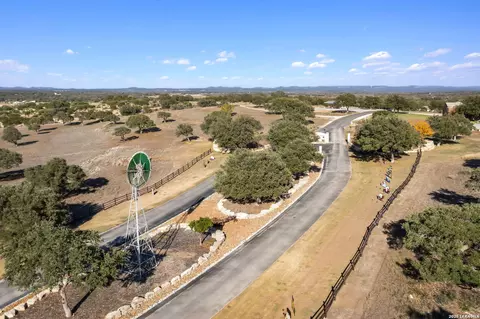 107 Nicholas Weeks, Blanco, TX 78606 photo 4