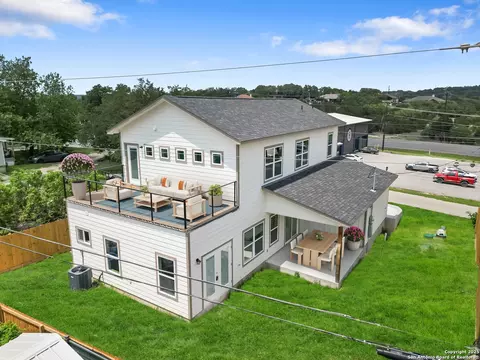 408 Canyon Cir, Canyon Lake, TX 78133