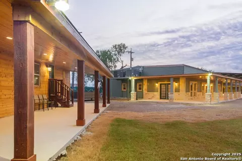 Exterior - 20250 Interstate 35 S, Lytle, TX 78052 photo 5 of 13