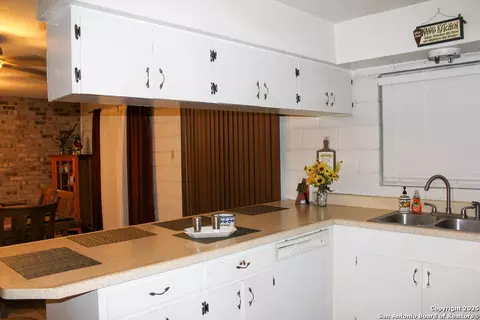 Kitchen - 102 Holman, Lake City, TX 78368 photo 3 of 3