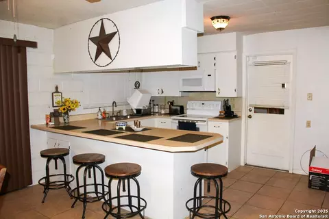 Kitchen - 102 Holman, Lake City, TX 78368 photo 1 of 3