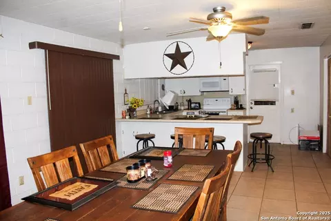 Dining - 102 Holman, Lake City, TX 78368 photo 4 of 6