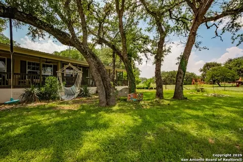 26701 Fm 470, Utopia, TX 78884