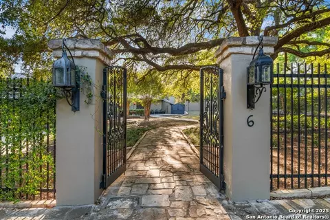 6 Lazy Ln, San Antonio, TX 78209