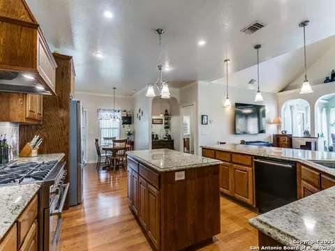 6840 S Loop 1604, Von Ormy, TX 78073 photo 15