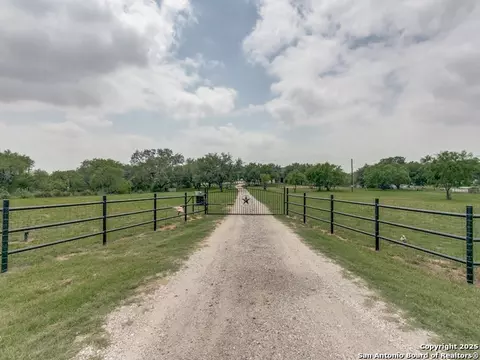 6840 S Loop 1604, Von Ormy, TX 78073 photo 3