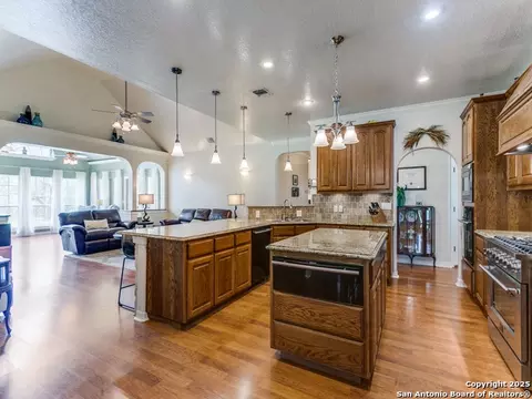 6840 S Loop 1604, Von Ormy, TX 78073 photo 14