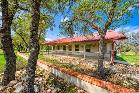 563 J B Rd, Harper, TX 78631