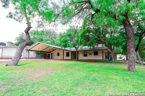 39 Oak, Brackettville, TX 78832