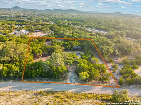 818 Goat Hl, Lakehills, TX 78063