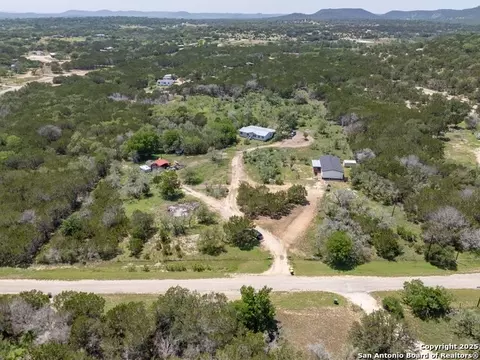 605 Seth Cir, Bandera, TX 78003