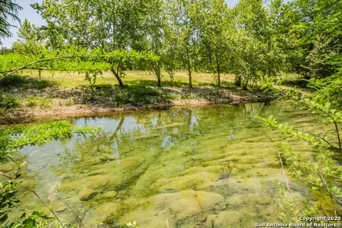 101 Betty Dr, Bandera, TX 78003