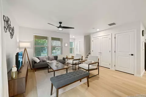 1108 S Gevers St, San Antonio, TX 78203