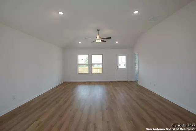 Living - 5918 Cienna Cv, San Antonio, TX 78222 photo 4 of 7
