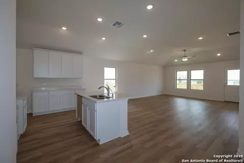 Living - 5918 Cienna Cv, San Antonio, TX 78222 photo 1 of 7
