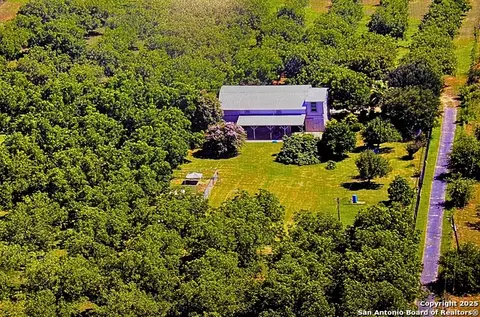 6 Collins Hill Rd, Lytle, TX 78052 photo 8