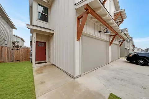 2527 Lynwood Bnd, San Antonio, TX 78245