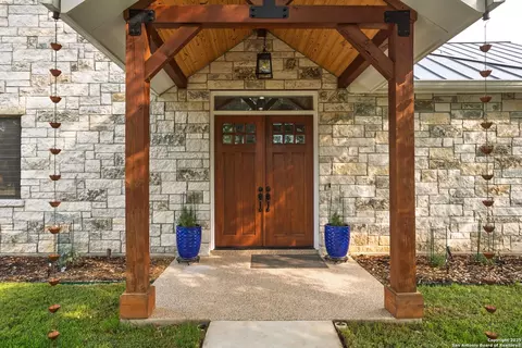 1133 Horseshoe Fls, Bandera, TX 78003