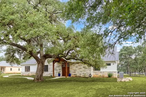 1133 Horseshoe Fls, Bandera, TX 78003