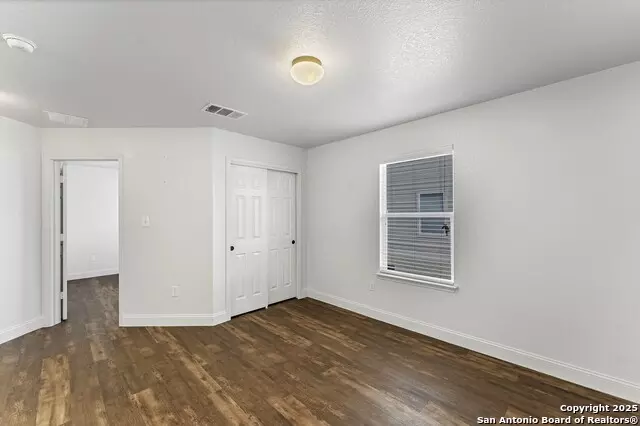 Bedroom - 11219 Five Iron, San Antonio, TX 78221 photo 4 of 7