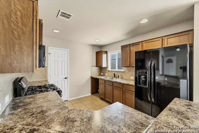 Kitchen - 11219 Five Iron, San Antonio, TX 78221 photo 3 of 7