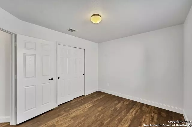 Bedroom - 11219 Five Iron, San Antonio, TX 78221 photo 7 of 7