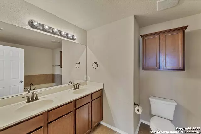 Bath - 11219 Five Iron, San Antonio, TX 78221 photo 1 of 3