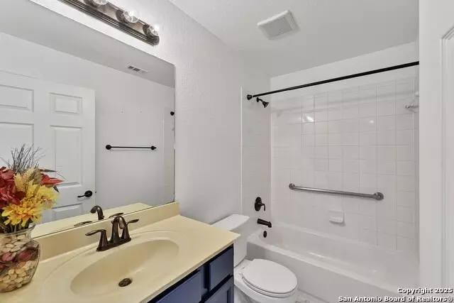 Bath - 11219 Five Iron, San Antonio, TX 78221 photo 3 of 3